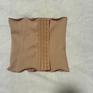 SKIMS Nude Waist Trainer